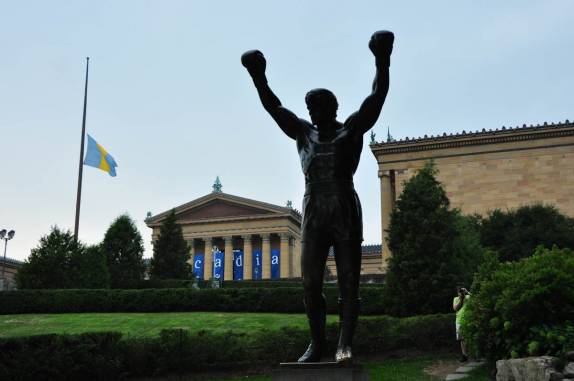 A estátua do Rocky (Sylvester Stallone), no Museu de Belas Artes de Philadelphia, na Pennsylvania, nos Estados Unidos